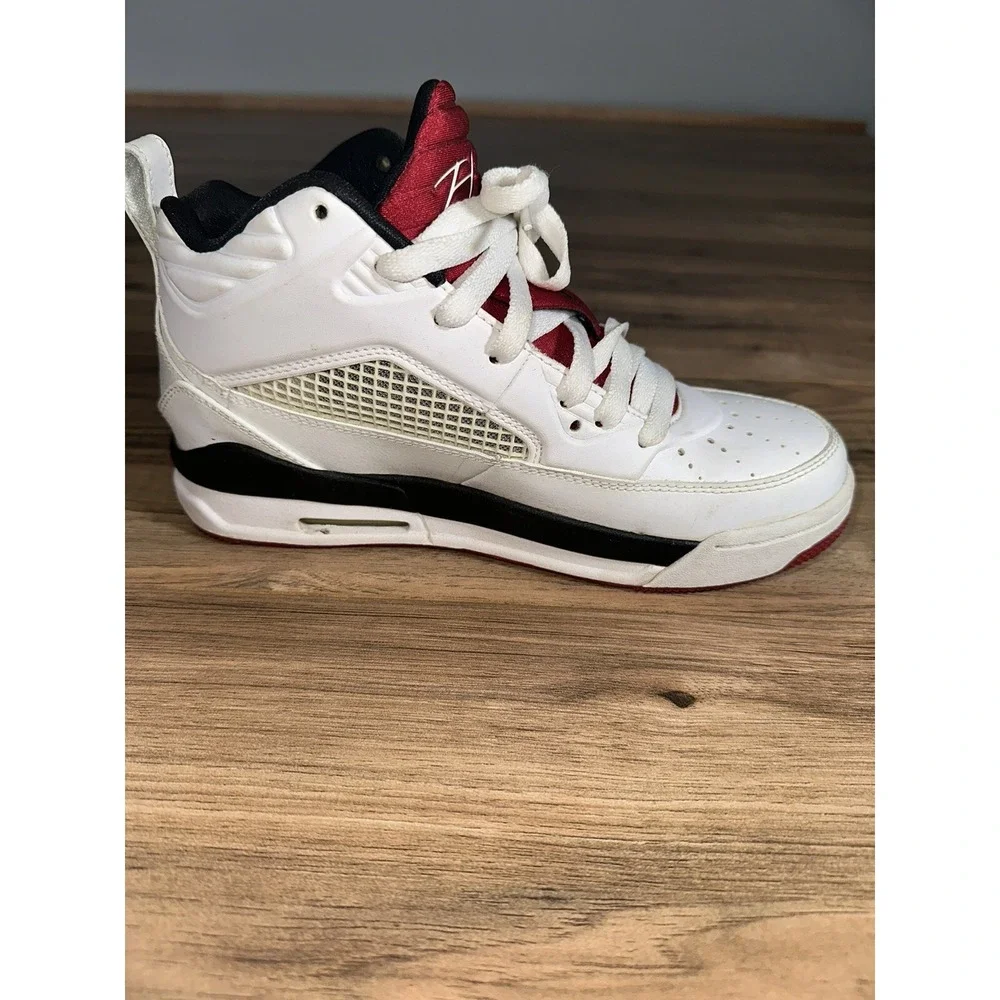 Jordan Flight 9 Youth Size 5.5Y‎ Sneakers White/ Red  654975-101